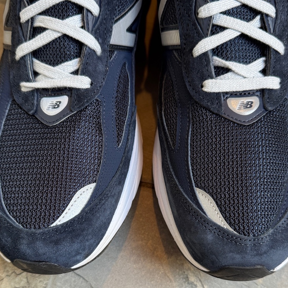 New Balance Men's Navy and White 990v6 Athletic Sneakers - Picture 4 of 9